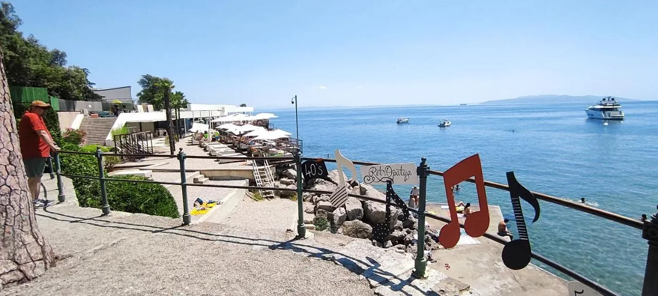 Retro Opatija Center Apartments