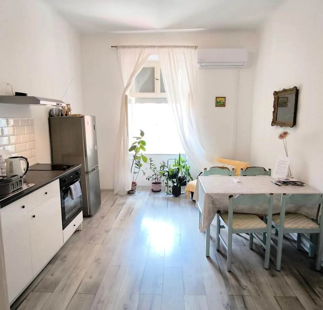 Retro Opatija Center Apartments